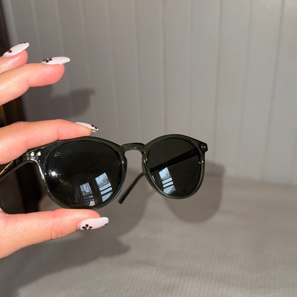 Elegant Black Sunglasses